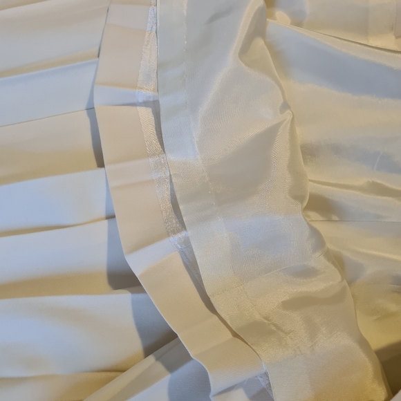 Cream Color Hawksley & Wight Woolmark Pleated Classic Skirt. Size 10-12 - Picture 7 of 11